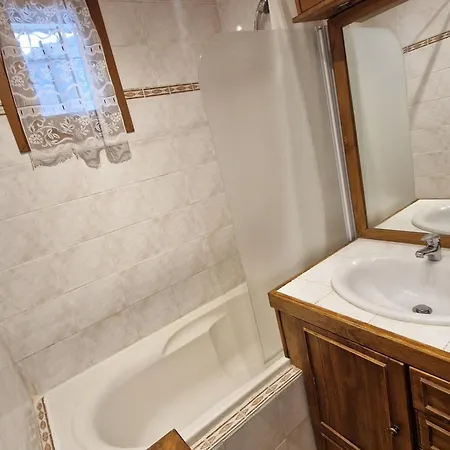 T3 à Avec Balcon, Proche Centre Et Remontées Mécaniques, 6 Personnes - Fr-1-676-10 Appartement *
