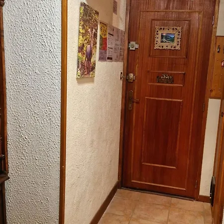 T3 à Avec Balcon, Proche Centre Et Remontées Mécaniques, 6 Personnes - Fr-1-676-10 *